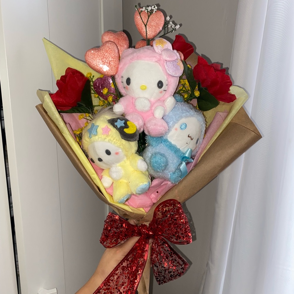 HELLO KITTY PLUSHY BOUQUET
